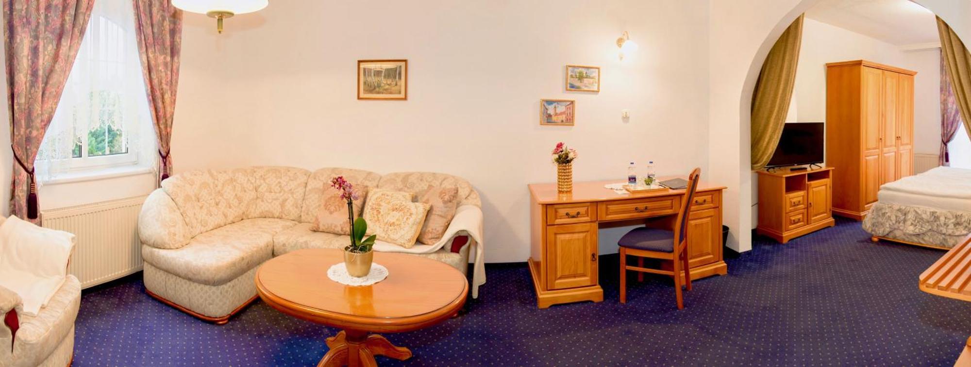 Hotel Wesselenyi غيور المظهر الخارجي الصورة