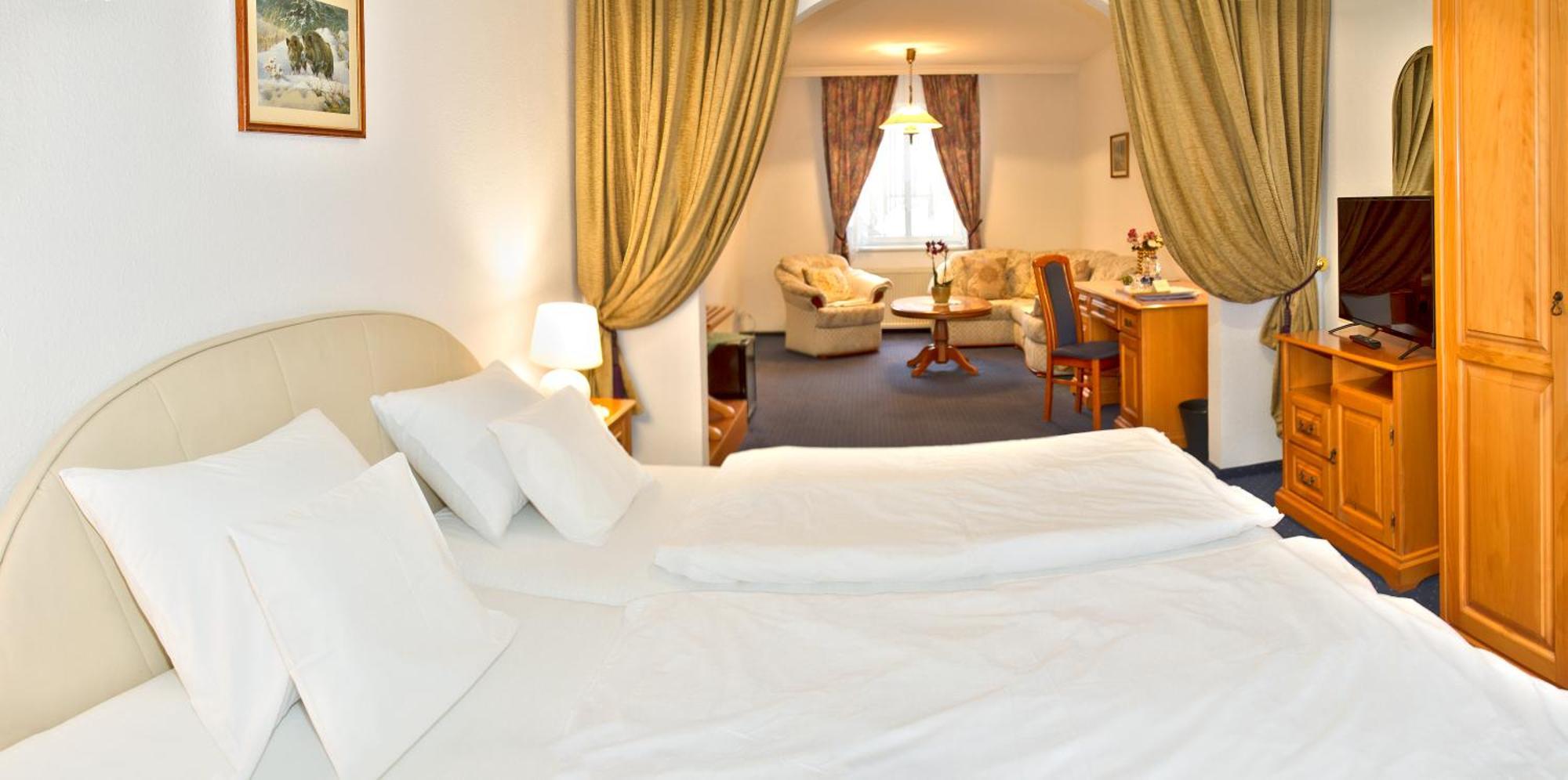 Hotel Wesselenyi غيور المظهر الخارجي الصورة
