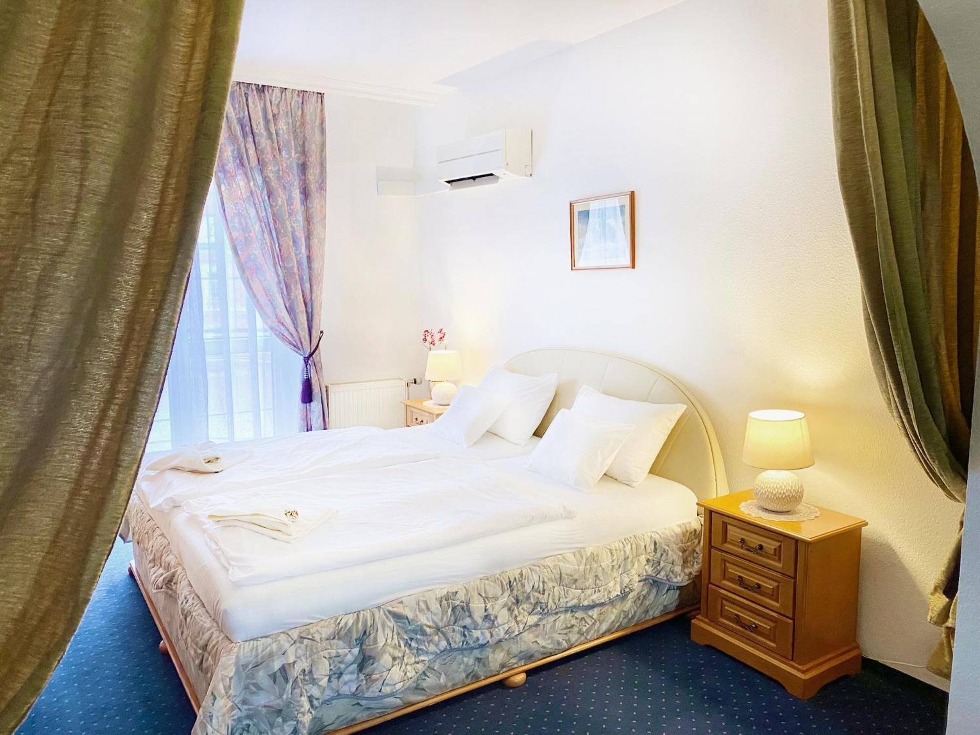 Hotel Wesselenyi غيور المظهر الخارجي الصورة