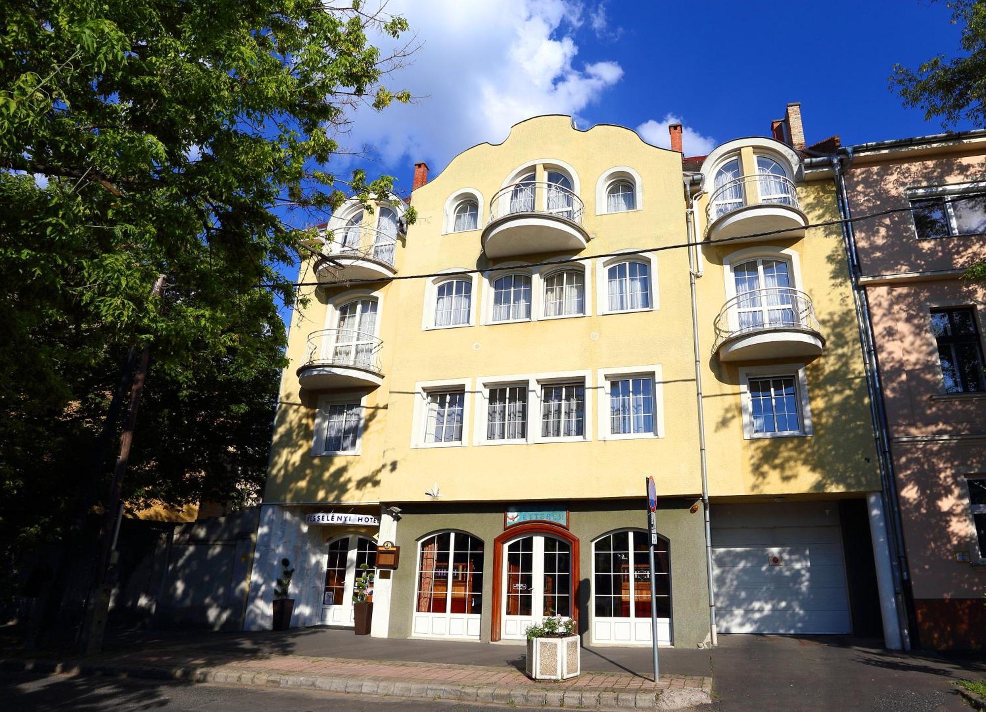 Hotel Wesselenyi غيور المظهر الخارجي الصورة