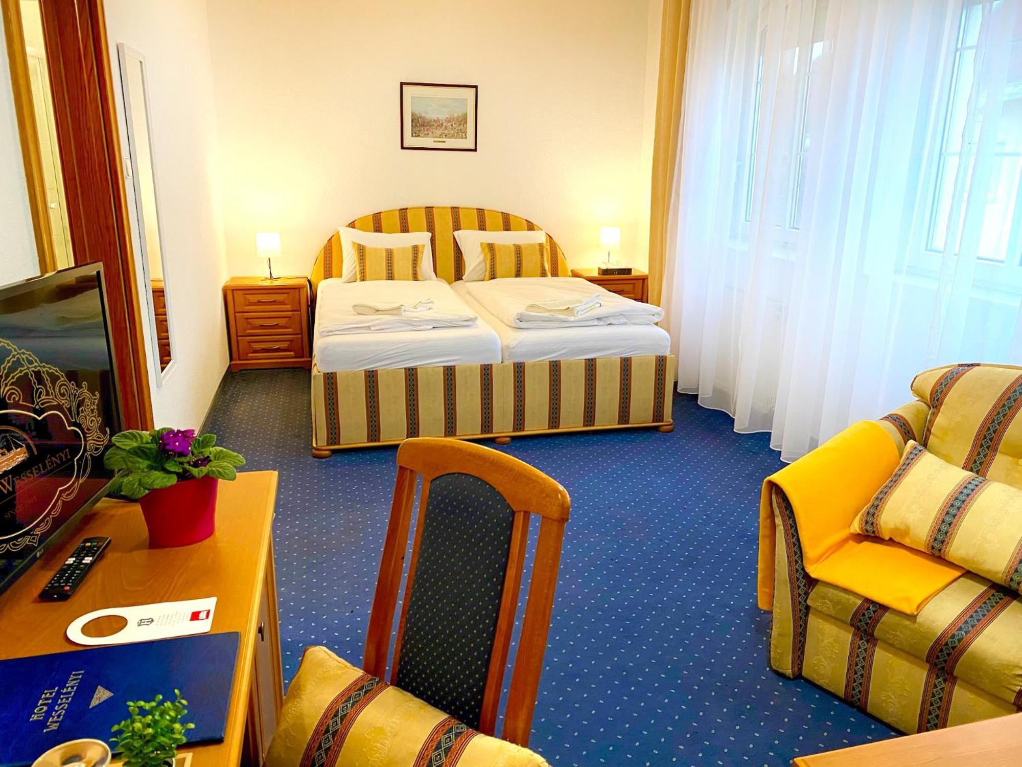 Hotel Wesselenyi غيور المظهر الخارجي الصورة