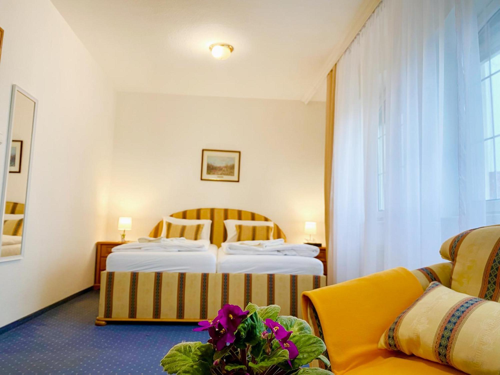 Hotel Wesselenyi غيور المظهر الخارجي الصورة