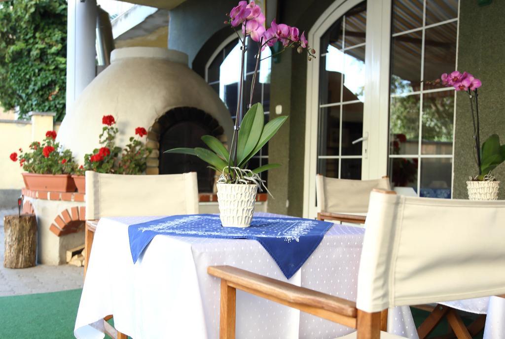 Hotel Wesselenyi غيور المظهر الخارجي الصورة